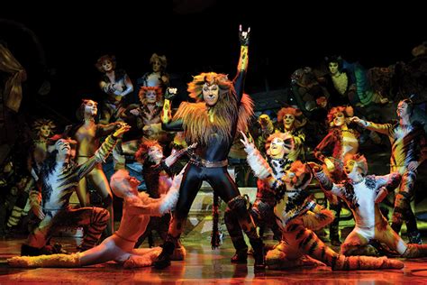 John Brannoch (Rum Tum Tugger) in CATS. Photo by Alessandro Pinna copy ...