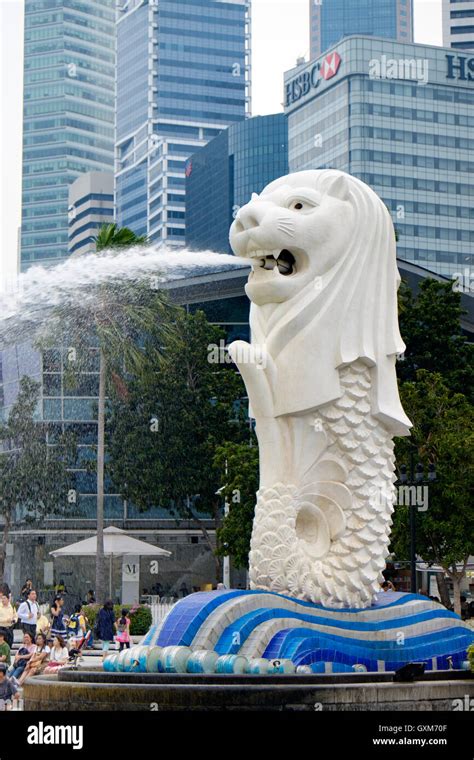 Merlion fountain in Singapore Stock Photo - Alamy