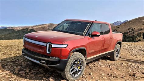 Ford Aims To Cut Losses, Will Sell 8 Million Rivian Shares After Huge Loss