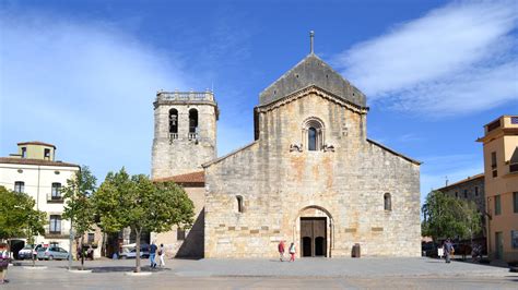 Churches of Sant Pere and Sant Vicenç in Besalú