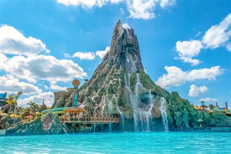 The Top 5 Best Attractions at Universal's Volcano Bay | World of Universal