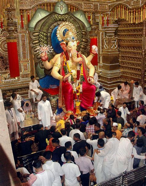 On Ganesh Chaturthi, Check Out Rare Images of Lalbaugcha Raja