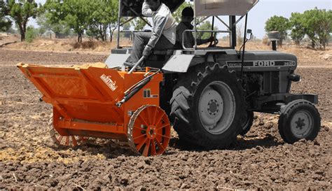 Compost Spreader - Shaktiman Farm Machinery