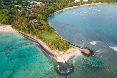 9 Pesona Pantai Senggigi dengan Keindahan Teluk yang Memukau