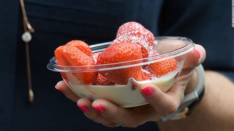 Strawberries and cream: a Wimbledon tradition - CNN Video