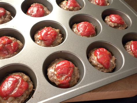 http://www.foodnetwork.com/recipes/rachael-ray/meatloaf-muffins-with ...