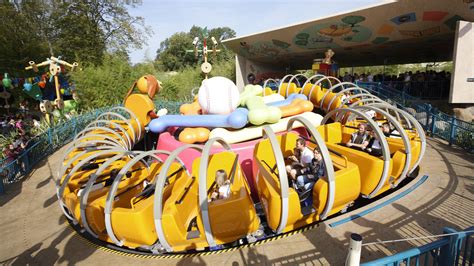 Slinky Dog Zigzag Spin: Attraction | Disneyland Paris