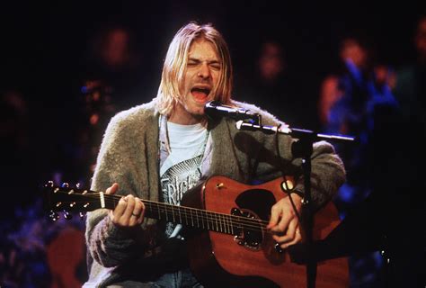 Was Kurt Cobain left-handed and what guitar did he play? | The US Sun