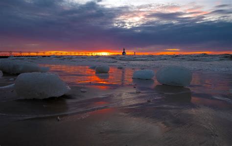 Pure Michigan sunset after the rain, st. joseph mI, march 1, 2018 : r ...