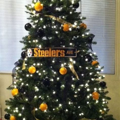 Festive Steelers-inspired Christmas tree idea!