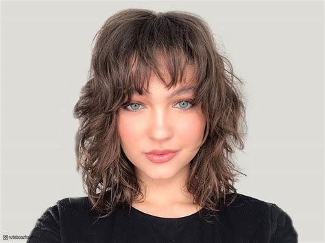 Nyel menedzser Jabeth Wilson medium length hairstyles with bangs and ...