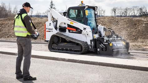 Bobcat introduces new remote control system for loaders at bauma