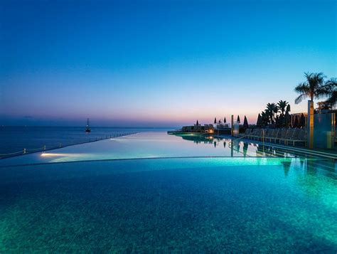 Infinity Pool, A Swimming Pool That Has No Limits – InspirationSeek.com