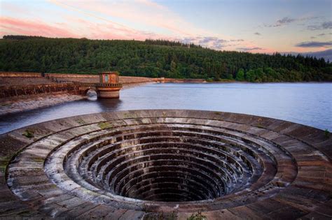 Ladybower Reservoir, Derwent Valley, Derbyshire, England | Derwent ...