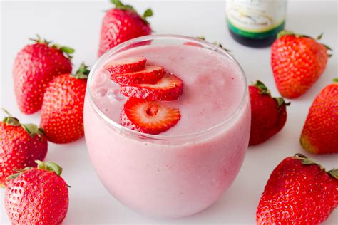 Strawberry Smoothie (Single Serving) - Savvy Naturalista