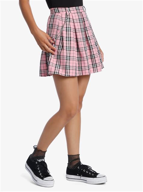 Pink Plaid Pleated Chain Skirt in 2020 | Yellow plaid skirt, Plaid ...