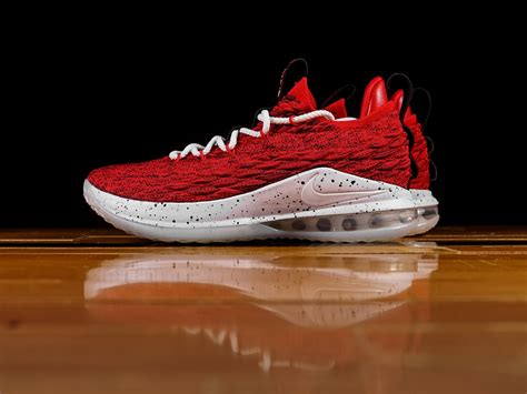 Nike Lebron 15 Low university Red - Foot Fire