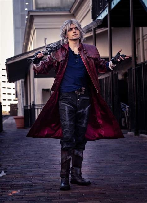 Dante Cosplay by @moderatlyokaycosplay