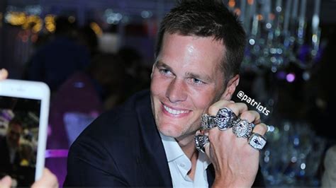 Tom Brady flashes some serious bling as Patriots get their Super Bowl ...