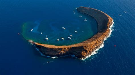 Bing HD Wallpaper Aug 6, 2024: Molokini Crater, Maui, Hawaii - Bing ...