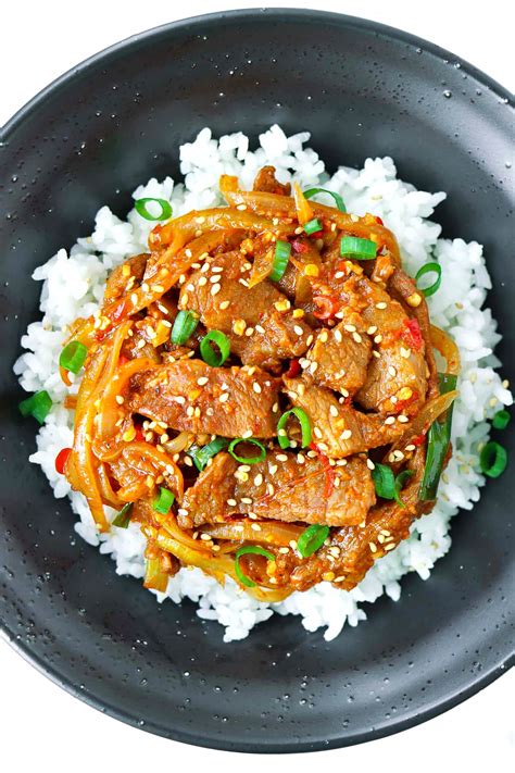 Spicy Korean Pork Stir-fry (Easy recipe. BIG flavors!) - That Spicy Chick