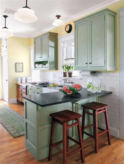 Editors' Picks: Our Favorite Green Kitchens | Yellow kitchen walls ...