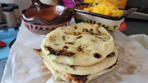 Como hacer pupusas de loroco con quesillo 100% Salvadoreño - YouTube