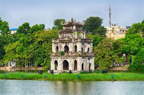 Hoan Kiem Lake in Hanoi, Vietnam | Open Roomz