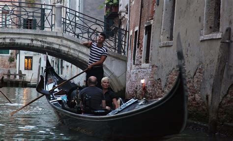 Venice Gondola Ride & Secret Night Walking Tour - City Wonders