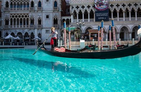 Indoor & Outdoor Gondola Rides | The Venetian® Las Vegas