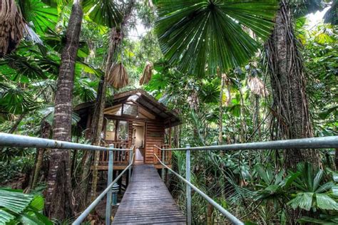 What is an Eco Lodge? (The Top 10 Eco Lodges in the World)