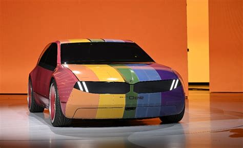 BMW unveils car that can change color