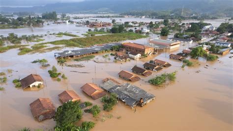 Hujan Lebat Sebabkan Banjir di Kota di Brazil Selatan