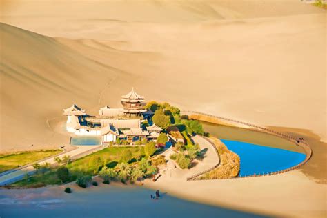 The oasis in the Gobi Desert - the biggest tourist center in the north ...