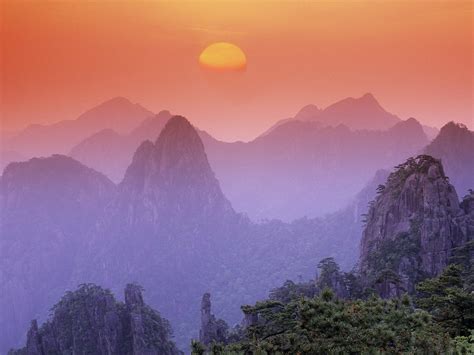 Sunrise+Over+the+Huangshan+Mountains,+China.jpg (image)