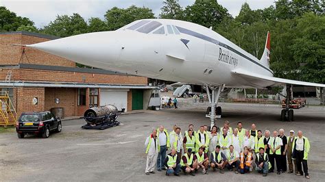 Brooklands Concorde G-BBDG is turned around at Brooklands Museum - YouTube