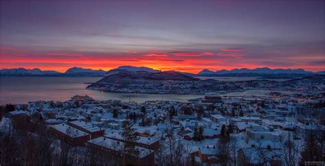 Sunrise in Harstad, Norway [2048x1047] : r/ImagesOfNorway