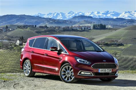 Ford S-Max Vignale Review 2025 | Performance & Pricing | Carwow