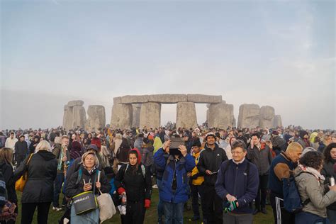 Summer Solstice in Stonehenge - How it is this incredible pagan party