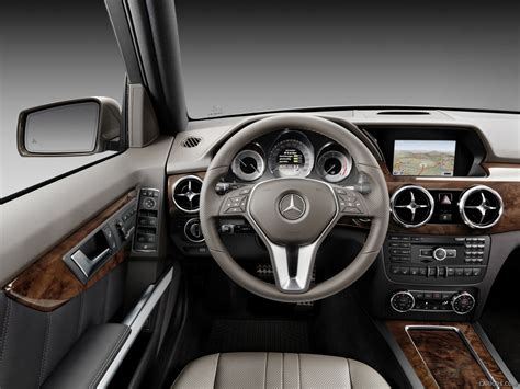 Mercedes-Benz GLK-Class (2013) GLK 250 BlueTEC 4MATIC - Interior | Caricos