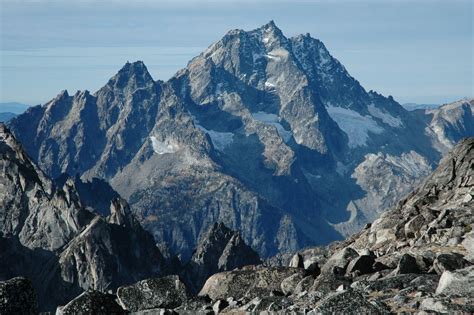 2 climbers rescued from Washington's Mount Stuart after 1 fell ...