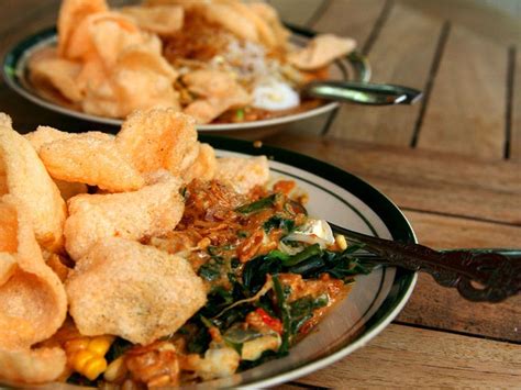 Must-Try Street Foods in Indonesia for Budget Dining