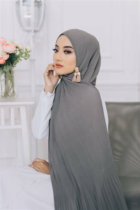 The Latest Hijab Fashion of 2020 - LANAFIRA