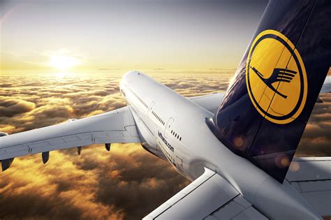 Lufthansa Change Logo Colors on Social Media After Plane Crash | Think ...