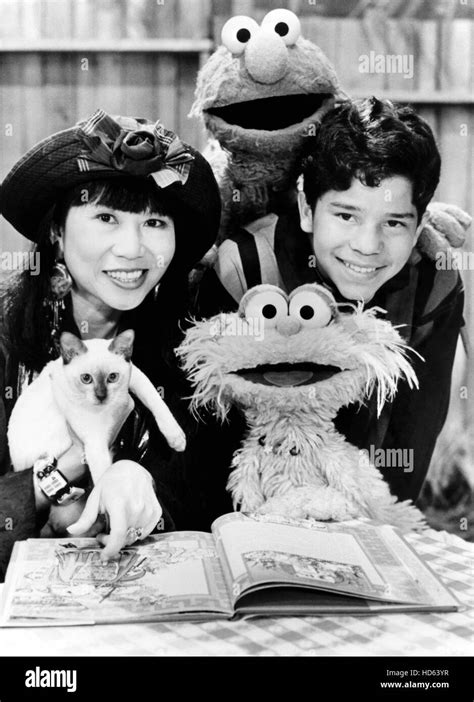 SESAME STREET, author Amy Tan, Elmo, Carlo Alban, Zoe ca. mid 1990s ...