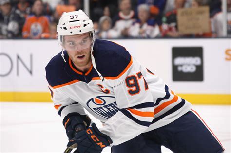 Oilers' Connor McDavid Opted Against Surgery in 2019 Despite 'Major ...