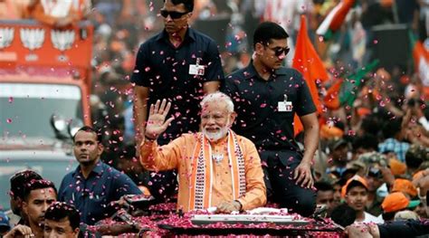 PM Modi draws massive crowd at Varanasi roadshow; Congress keeps ...