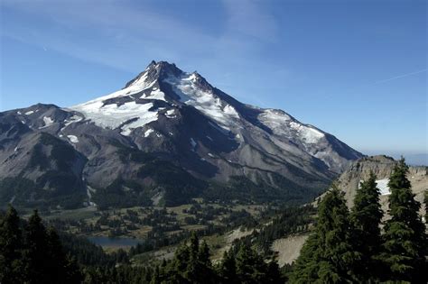 Popular Mount Jefferson hiking trail reopened 2 years after fire ...