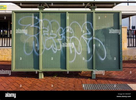 Graffiti bus hi-res stock photography and images - Alamy