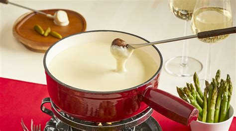 Champagne-Swiss Cheese Fondue Recipe | Wisconsin Cheese